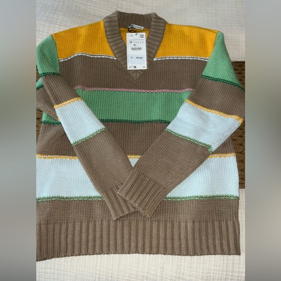 Zara Sweatshirt - Picture 1 of 2